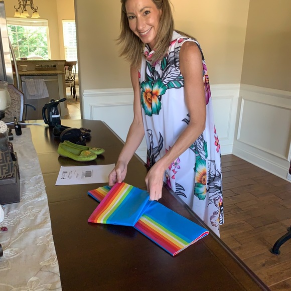 Meet your Posher, Jennifer - Picture 2 of 3